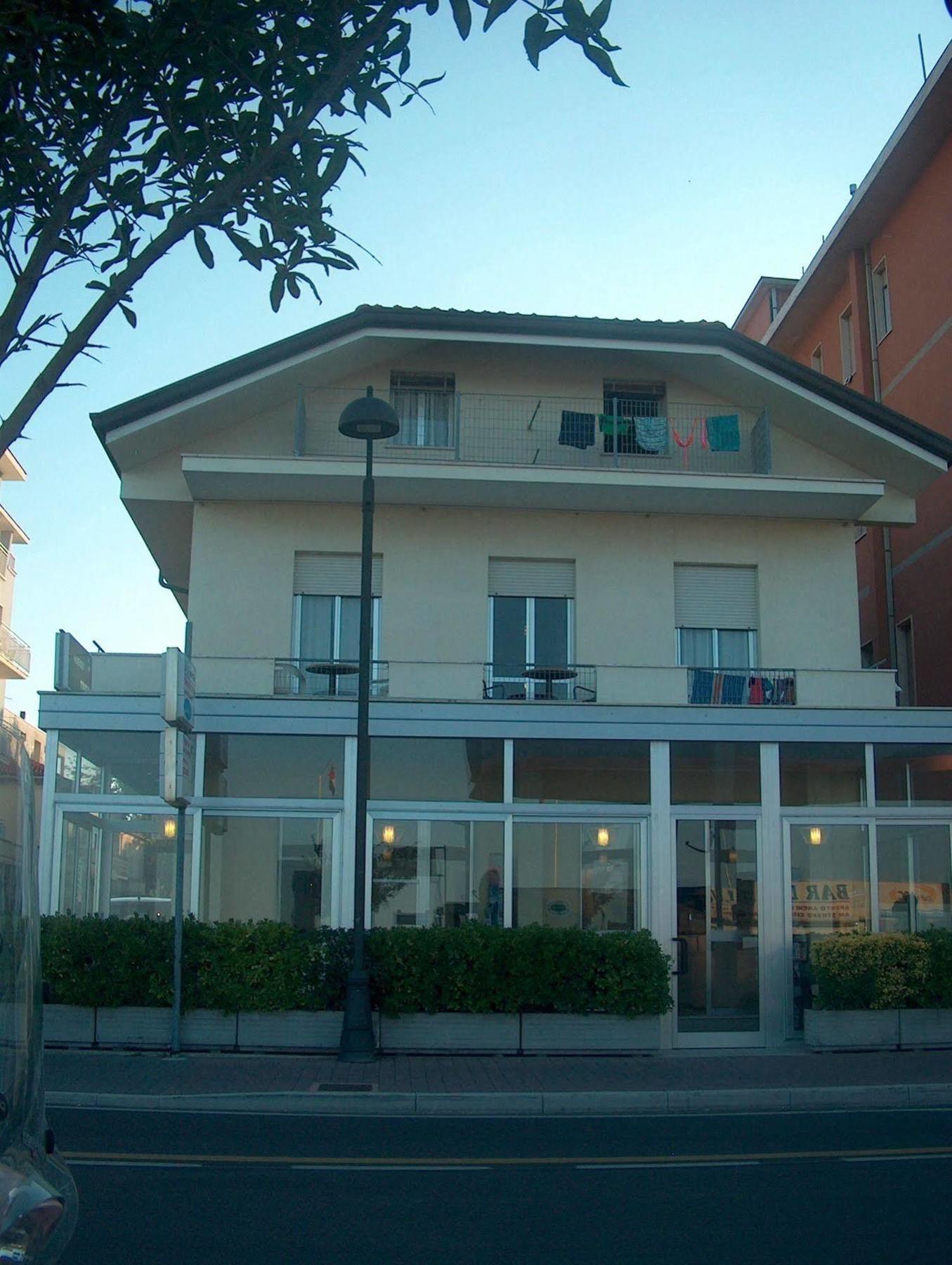 Hotel Trevi 벨레지아아지마리나 외부 사진