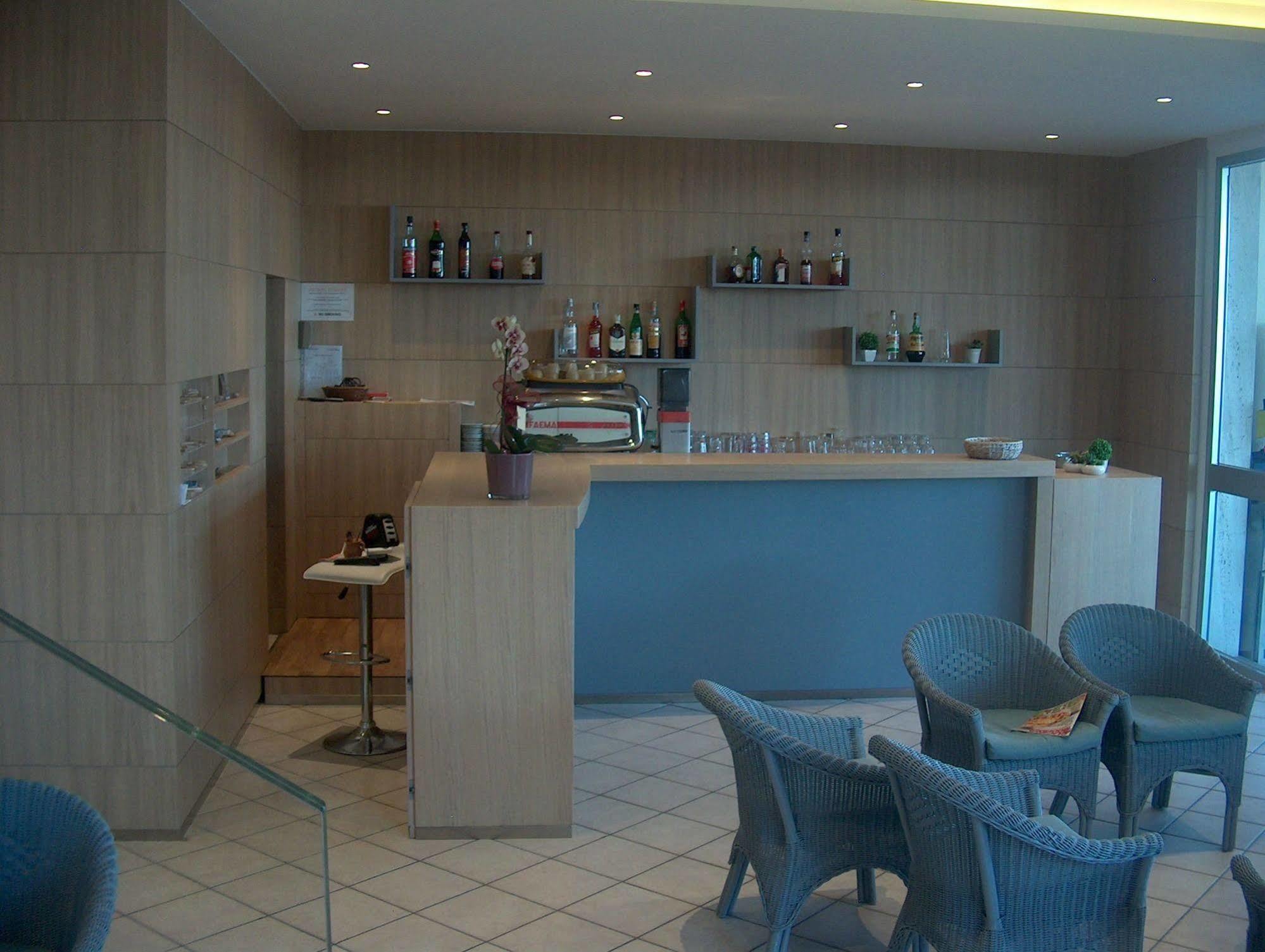 Hotel Trevi 벨레지아아지마리나 외부 사진